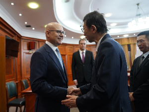 Вучевић са представницима јапанске компаније "НТТ Дата" о новим инвестицијама