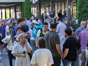 Протест испред општине Нови Београд у организацији листе "Бирамо Нови Београд"