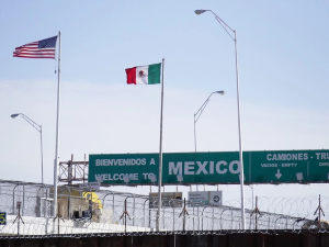 Бајден привремено затвара границу за илегалне мигранте из Мексика