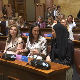 Жене на истим позицијама и даље плаћене мање од мушкараца, а компаније којима оне управљају су профитабилније