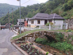 Квадратура круга- Свом селу оставио сву своју уштеђевину