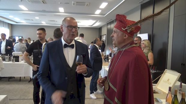 Грозд: Српска вина у Швајцарској (РТС / Душан Величковић) Грозд: Српска вина у Швајцарској