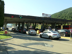 Возачи на Хоргошу чекају око сат времена