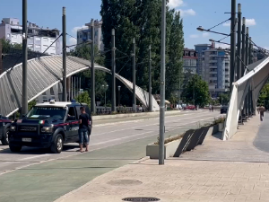 Нападнути новинарка Политике и новинар Јединства у Косовској Митровици