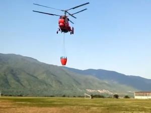 Хеликоптерска јединица МУП-а Србије у акцији гашења пожара у Северној Македонији