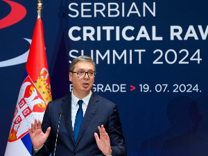 Вучић: Пензије ће да порасту минимум 10 посто, значајно повећање плата у просвети