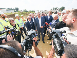 Вучић: Циљ је да Србију увуку у сукоб, али Србија избегава провокације