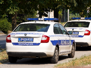 Ударио "мерцедесом" у полицијско возило и побегао у шуму – испоставило се да је превозио 19 миграната