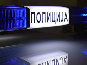 Шест особа лакше повређено у судару аутомобила и комбија Министарства правде