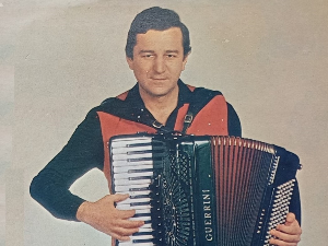 Певајте ми