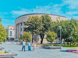 Јутарњи програм из три студија