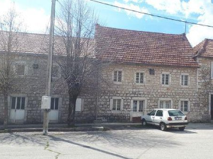 Приступачан програм: Квадратура круга: Бањани племе Теслино и Његошево, прва емисија (СЗЈ)