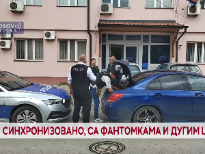 Синхронизовано, са фантомкама и дугим цевима