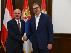 Вучић са аустријским министром полиције о безбедности граница