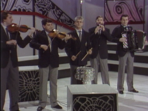 Фолк мајстори, колаж