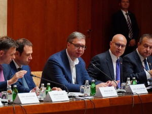 Вучић: Министри на седници Владе подржали предлог о враћању војног рока