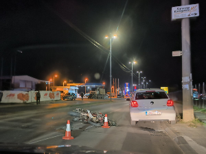 Мотоциклиста ударио у аутомобил код Крушевца, превезен у болницу