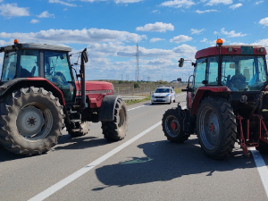 Тракторима блокирали пут код Суботице – тврде да Влада Србије није испунила договорене захтеве