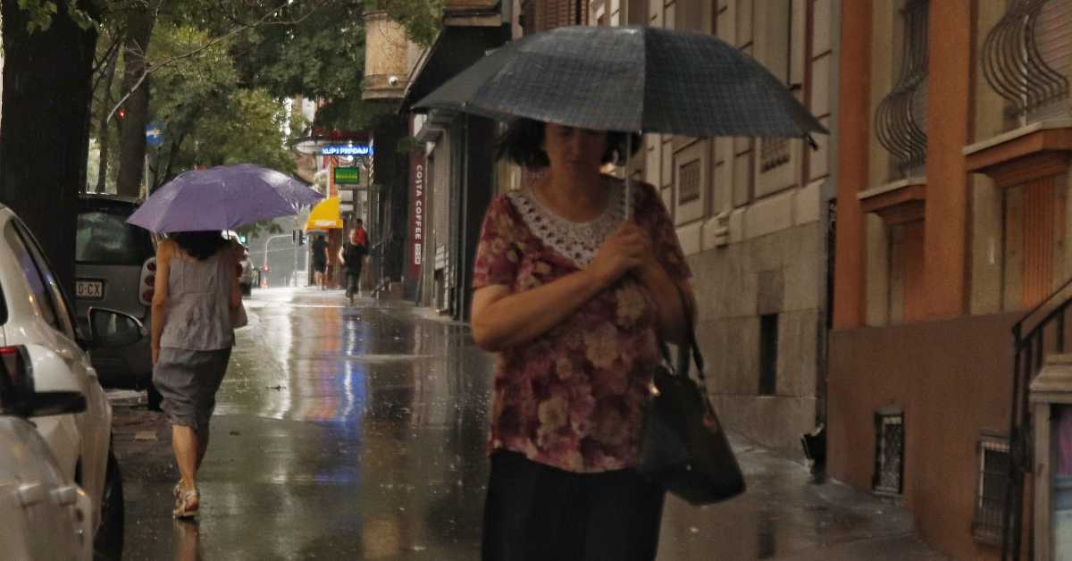 Сунчано и топло током преподнева, увече неопходни кишобрани (Фото: Танјуг / Јована Кулашевић) Сунчано и топло током преподнева, увече неопходни кишобрани