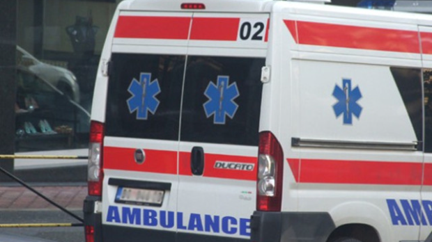 Несрећа на Бањици – аутомобил улетео у групу уличних продаваца