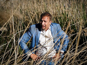 Пси лају ветар носи 2, 10-11