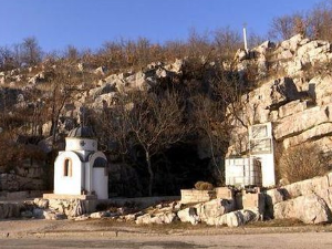 Приступачан програм: Родославци – Корићка јама (СЗЈ)