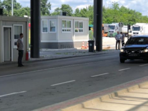 Депорован у централну Србију један од припадника МУП-а који је синоћ ухапшен у Зубином Потоку 