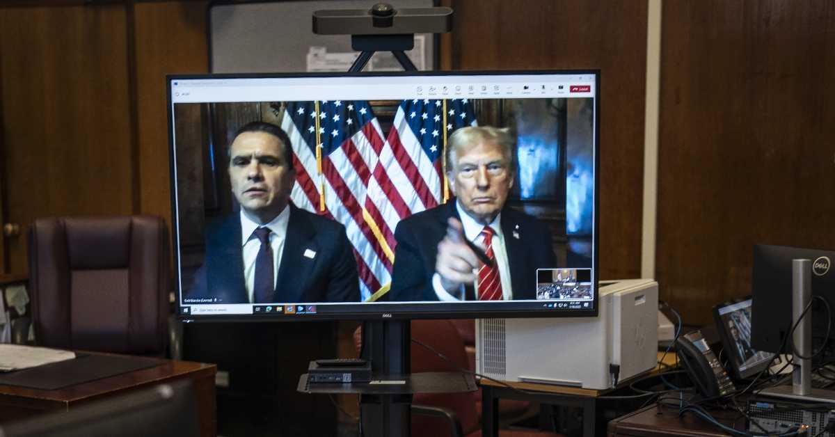 Доналд Трамп избегао затвор, први осуђеник на челу САД Доналд Трамп избегао затвор, први осуђеник на челу САД