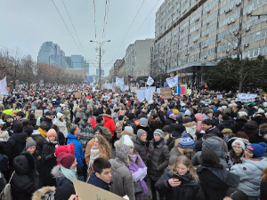 "Школски час у задњи час" испред Министарства просвете, протести у више градова у Србији