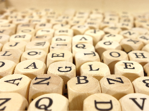 Новогодишњи музички маратон 202: Шифровани, спеловани, полиглоте, заграде и прогутана слова у музици