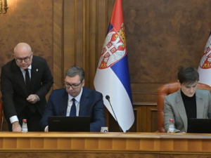 Вучић, Вучевић и Брнабићева се после подне обраћају јавности
