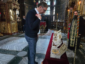 Вучић: Божић нас инспирише да заједно градимо бољу будућност испуњену љубављу
