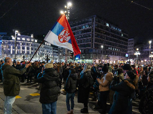 Подршка протесту у Крагујевцу са Трга републике у Београду, скупови и одавање поште широм земље и света