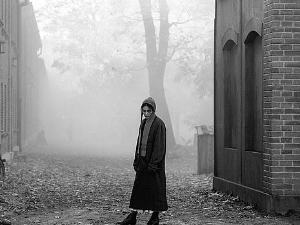 Девојка са иглом