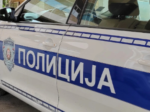 Мушкарац опљачкао старицу, запалио јој кућу и побегао 