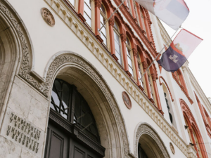 ВЈТ: У згради Ректората пронађени предмети којима никако није место у академском простору