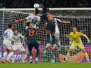 Вања Милинковић-Савић сачувао Наполијеву мрежу, Роми отворен пут до лидерске позиције (EPA / /CESARE ABBATE) Вања Милинковић-Савић сачувао Наполијеву мрежу, Роми отворен пут до лидерске позиције