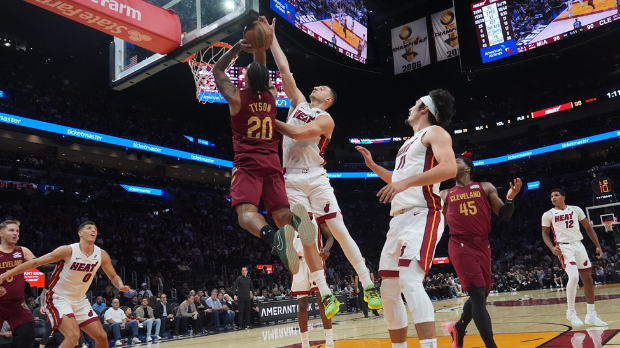 Јовићева асистенција за Вигинсово закуцавање и победа Мајамија против Кливленда