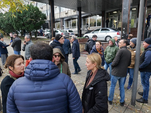Протест родитеља ученика Пете београдске гимназије испред Министарства просвете