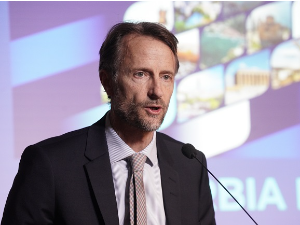 Фон Бекерат: Уздржати се од претњи новинарима