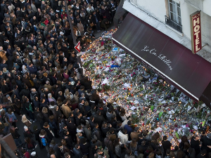 Француска обележава деценију од напада у Паризу у којем је убијено 130 људи