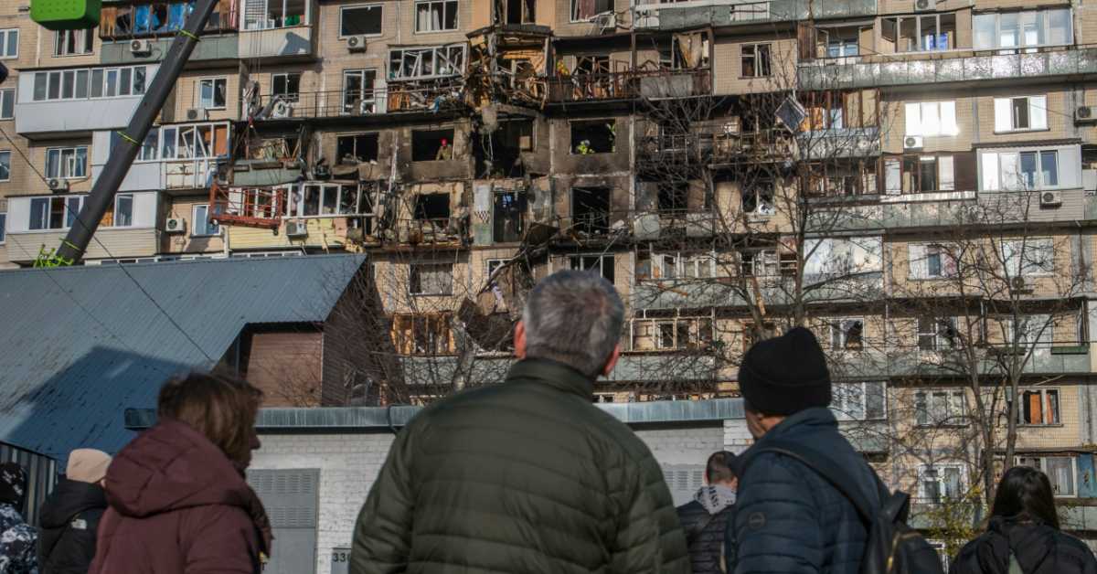 Медведев открива ко је издао "лошег музичара"; Фицо: Студенти који протестују нека иду у Украјину