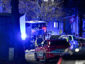 Аутобус улетео у аутобуско стајалиште у Стокхолму - две особе погинуле, више повређено