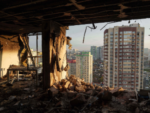 Четворо погинулих, десетине повређених у великом руском нападу на Кијев; ФСБ: Спречен атентат на високог владиног званичника у Москви