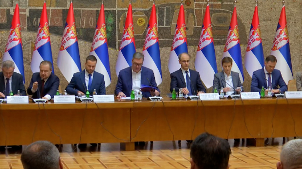 Почела седница Владе Србије о НИС-у, присуствује председник Вучић 