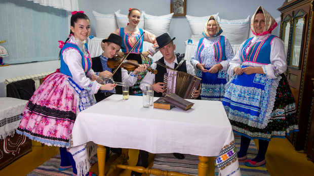 Од злата јабука:  Словачке песме из Старе Пазове