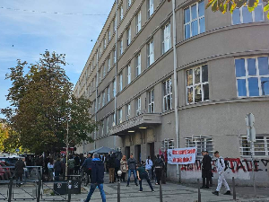 Министарство просвете: Настава за ученике Пете београдске гимназије у две основне школе