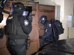  Ухапшено 18 особа због сумње да су фалсификовали документа и присвојили 132.000 евра