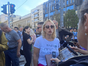 Дијана Хрка ступила у штрајк глађу код Скупштине Србије