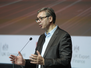 Вучић: Знам за три партнера са којима Руси преговарају о продаји свог дела НИС-а